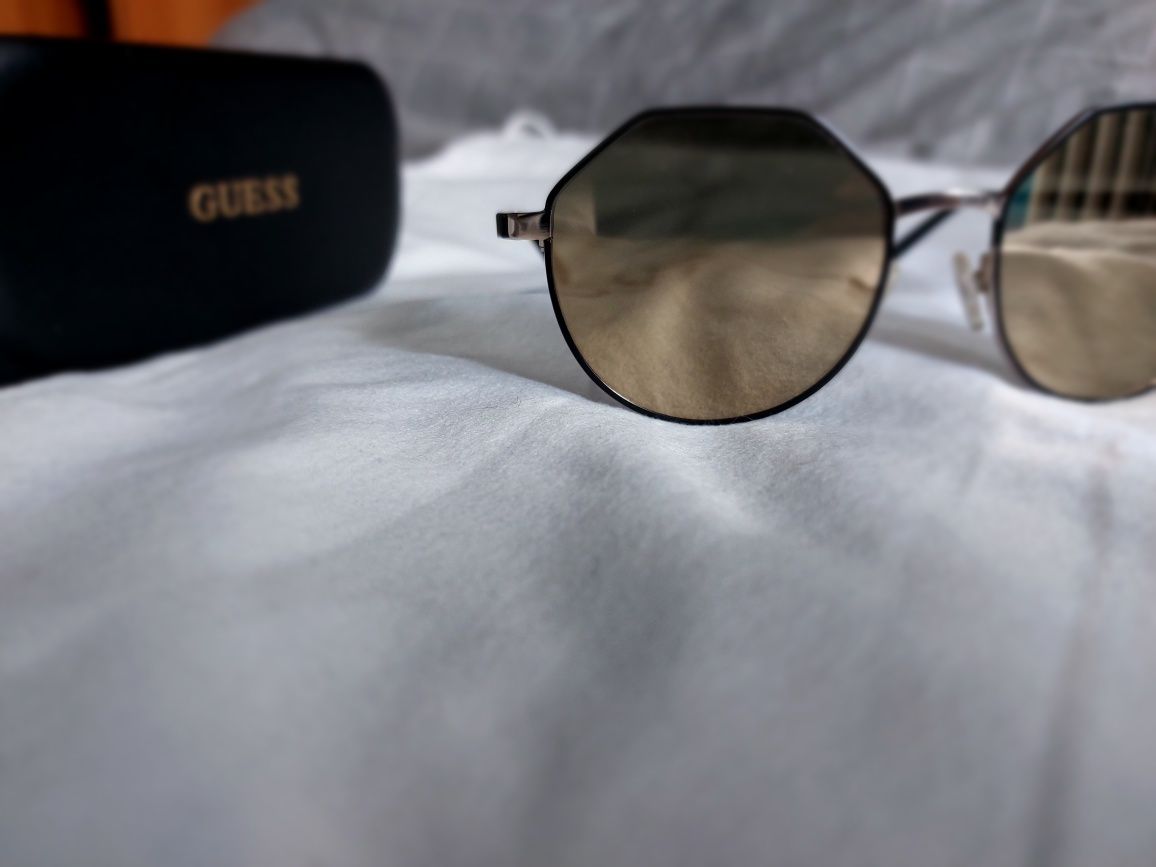 Унисекс слънчеви очила Guess