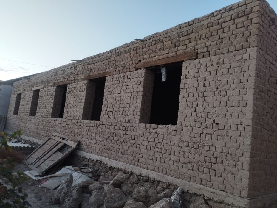 Uy satiladi taza jol targobiy gumbez qasinda