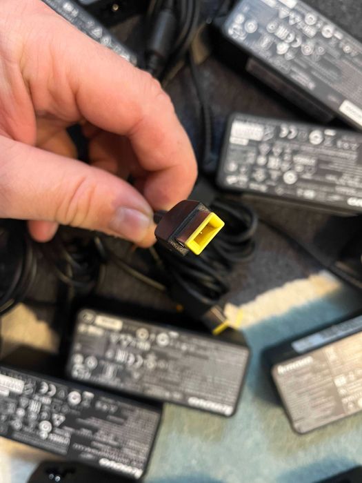 Incarcator laptop Lenovo 20V cu mufa dreptunghiulara galbena