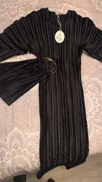 Шикарное платье в черном цвете