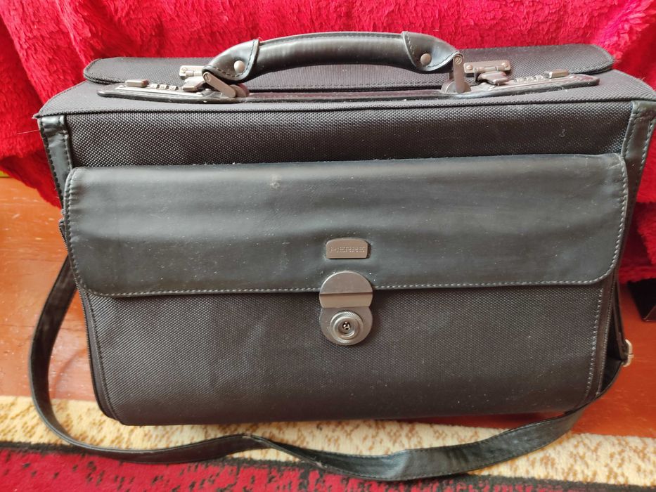 Куфар-чанта за документи
