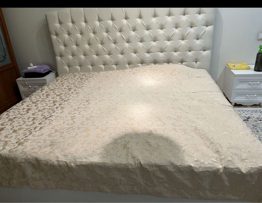 Премаиальная большая кровать