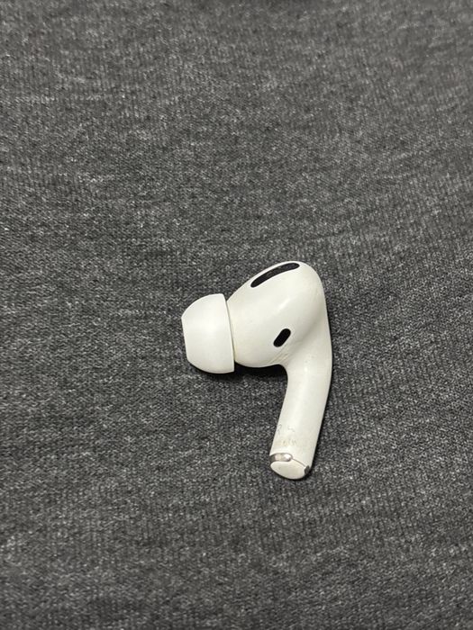 Новый правый AirPods Pro 1 Gen