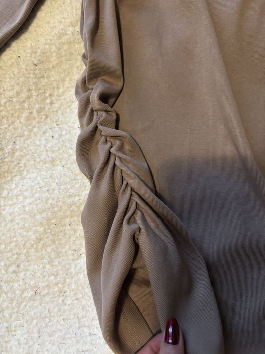 Bluza Zara, model pe un umar!