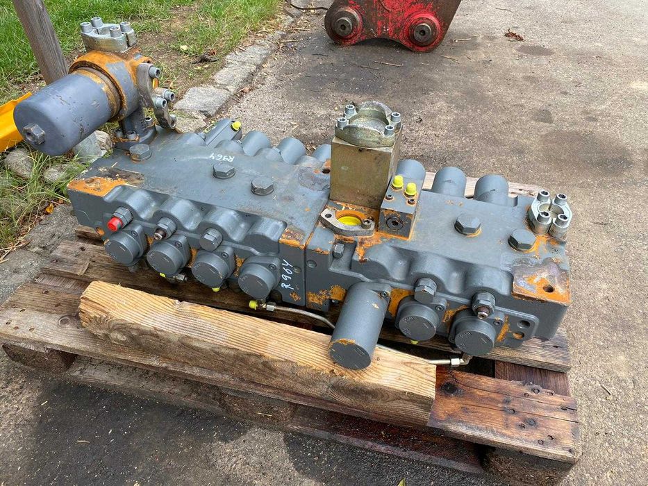 Distribuitor hidraulic pentru Liebherr R964 - Piese de schimb Liebher