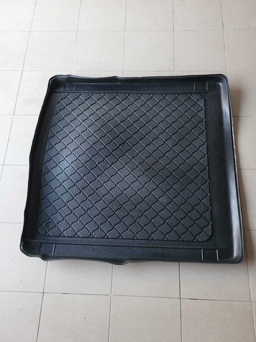 Tăviță portbagaj din cauciuc Audi A4 Break 2015 - prezent, B9