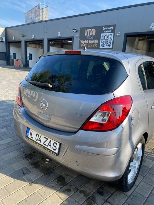 Vând Opel corsa D