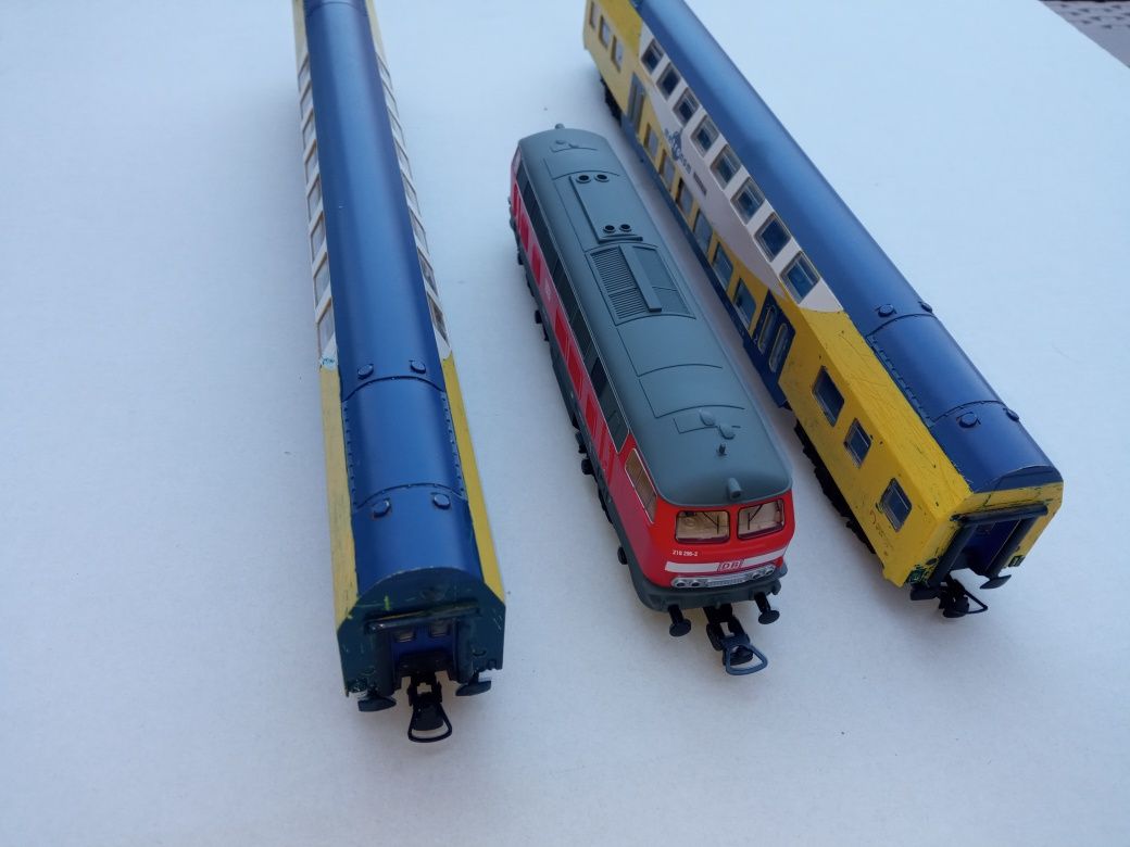 Piko set trenuleț electric locomotiva+2 vagoane etajate scara HO