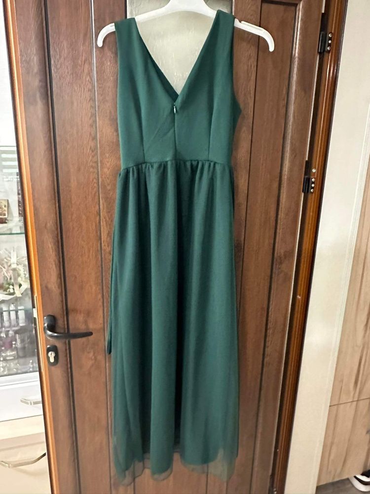 Чисто нова маслено зелена официална рокля