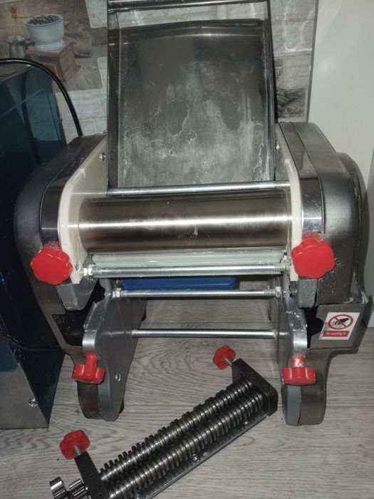 Тестораскаточная машина