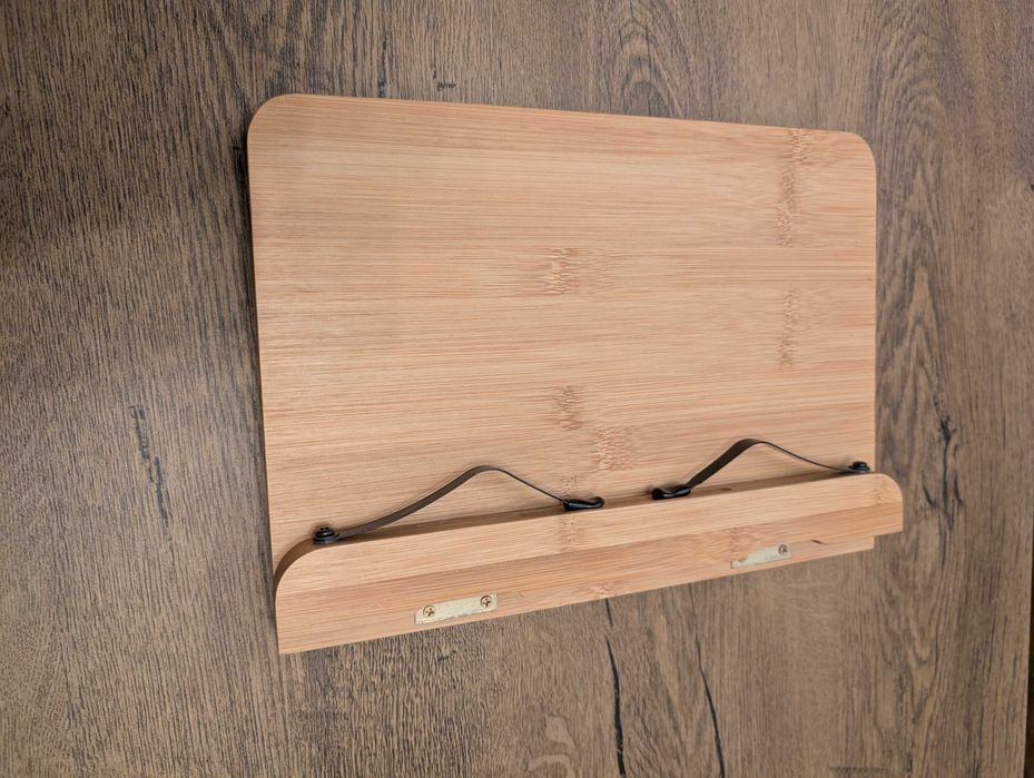 Suport carte/tableta din lemn (de la Carturesti)