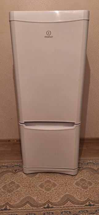 Холодильник INDESIT