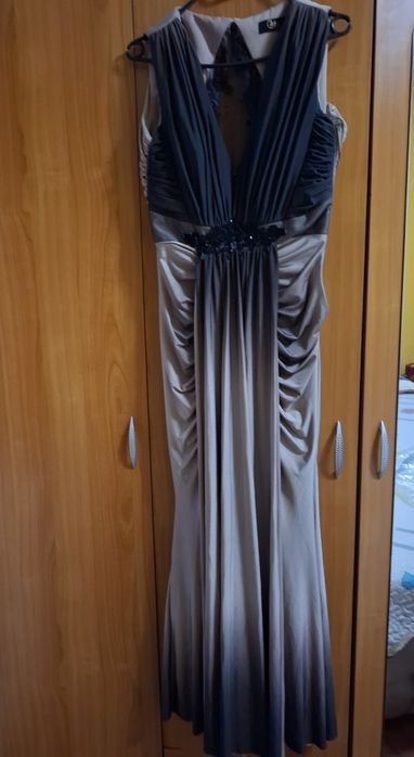 Vand rochie de ocazie!