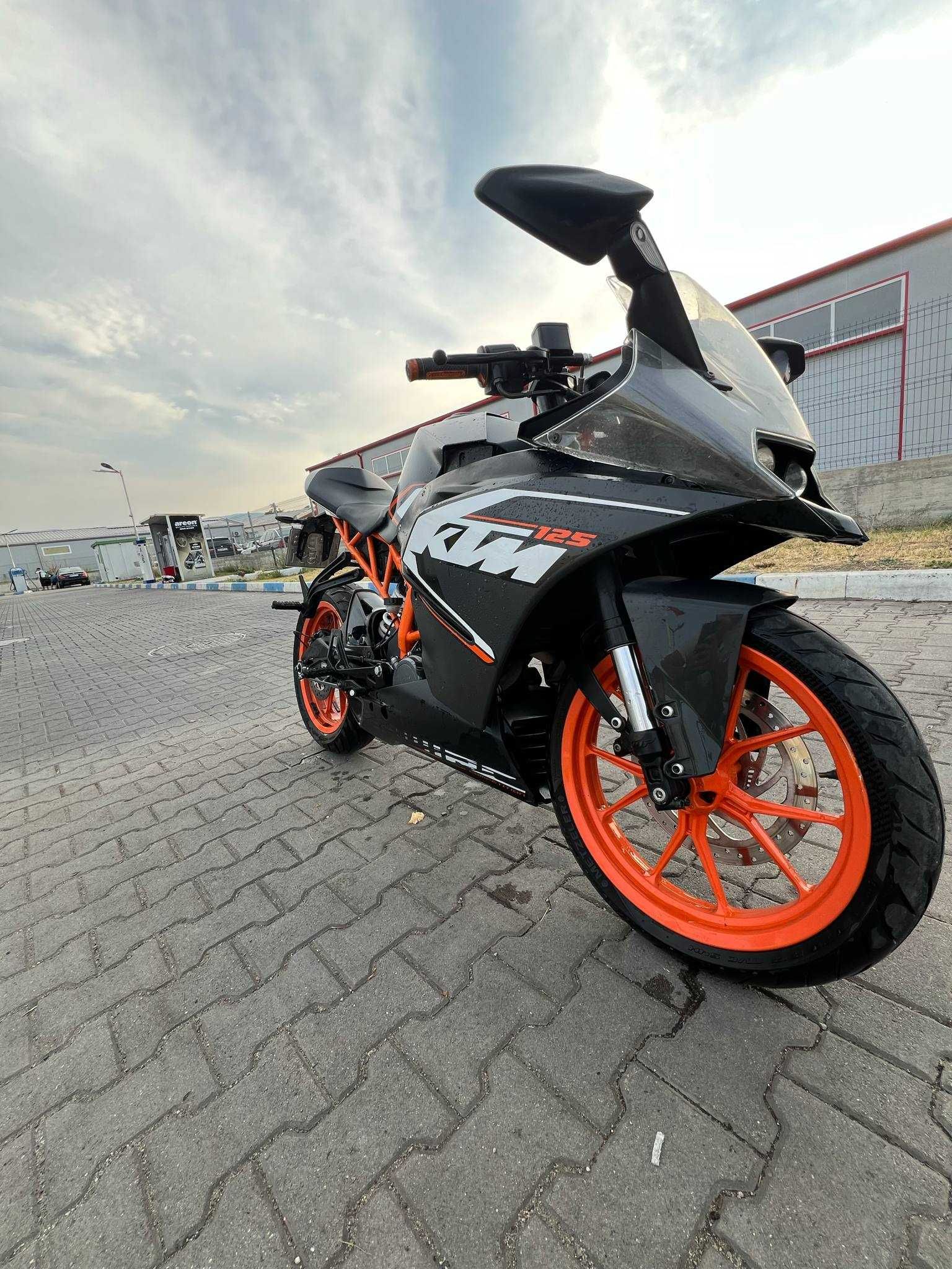 Продава се KTM RC 125 в Перфектно Състояние ABS