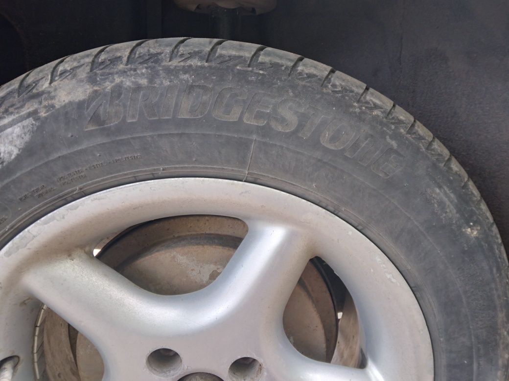 Продам шины летние BRIDGESTONE,двери-3шт,задн,багажник,сиденье компл