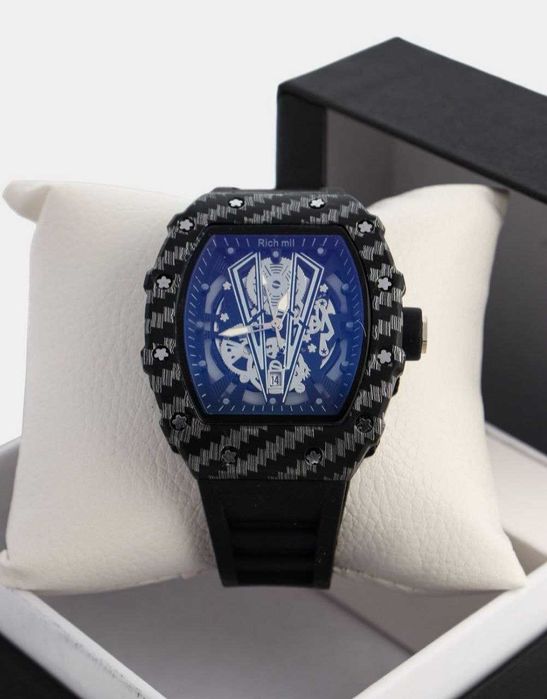 Erkaklar qol soati kvarts mexanizm va sana korsatkichli, qutisi bilan.