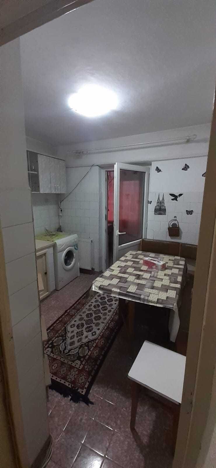 Apartament cu doua camere, decomandat, Rm. Valcea