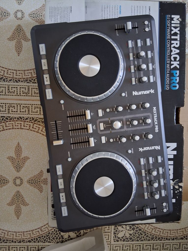 Numark mixtrack pro DJ Controller