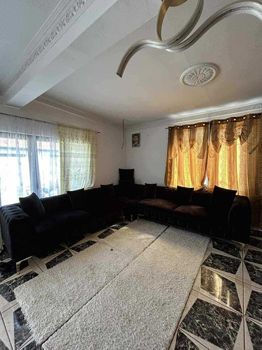 Vând canapea Chesterfield in stare foarte buna