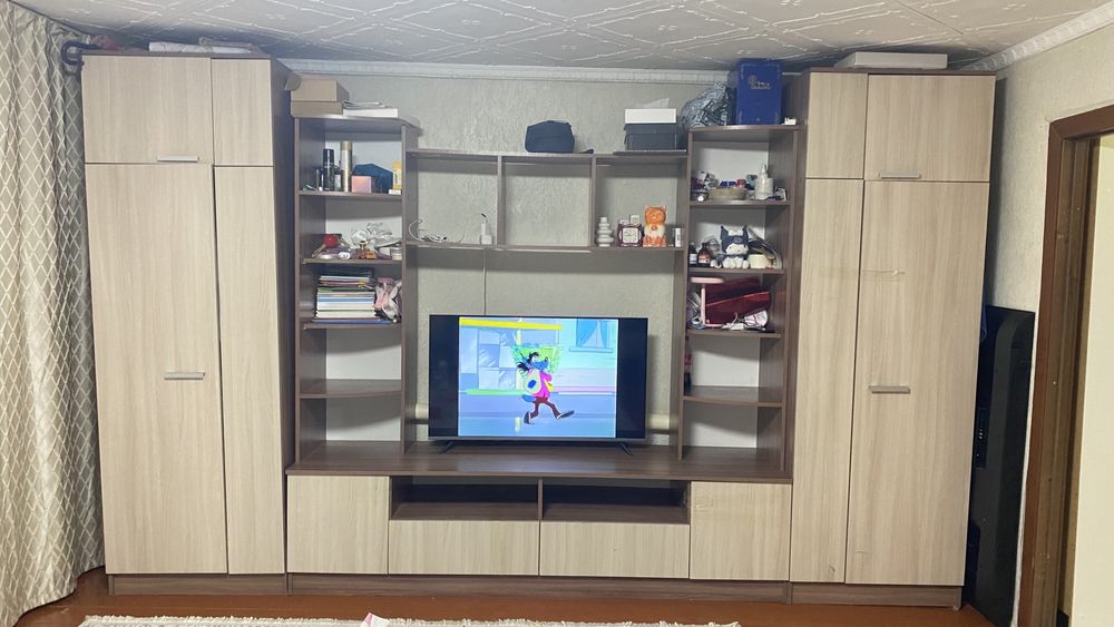 Срочно Продам стенку  в зал