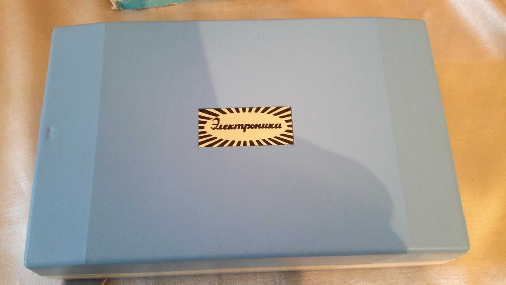 Ретро игрушка - детский электрофон (проигрыватель пластинок).