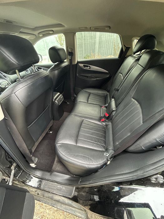 Vând Infiniti 3.5 benzină