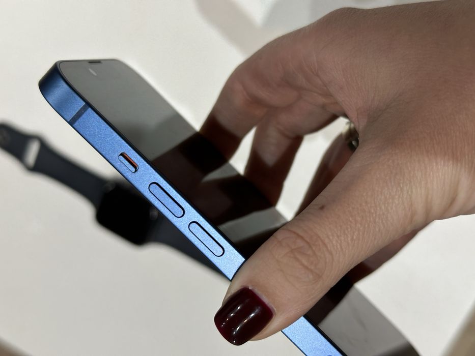 IPhone 13 в отличном состоянии и Apple Watch