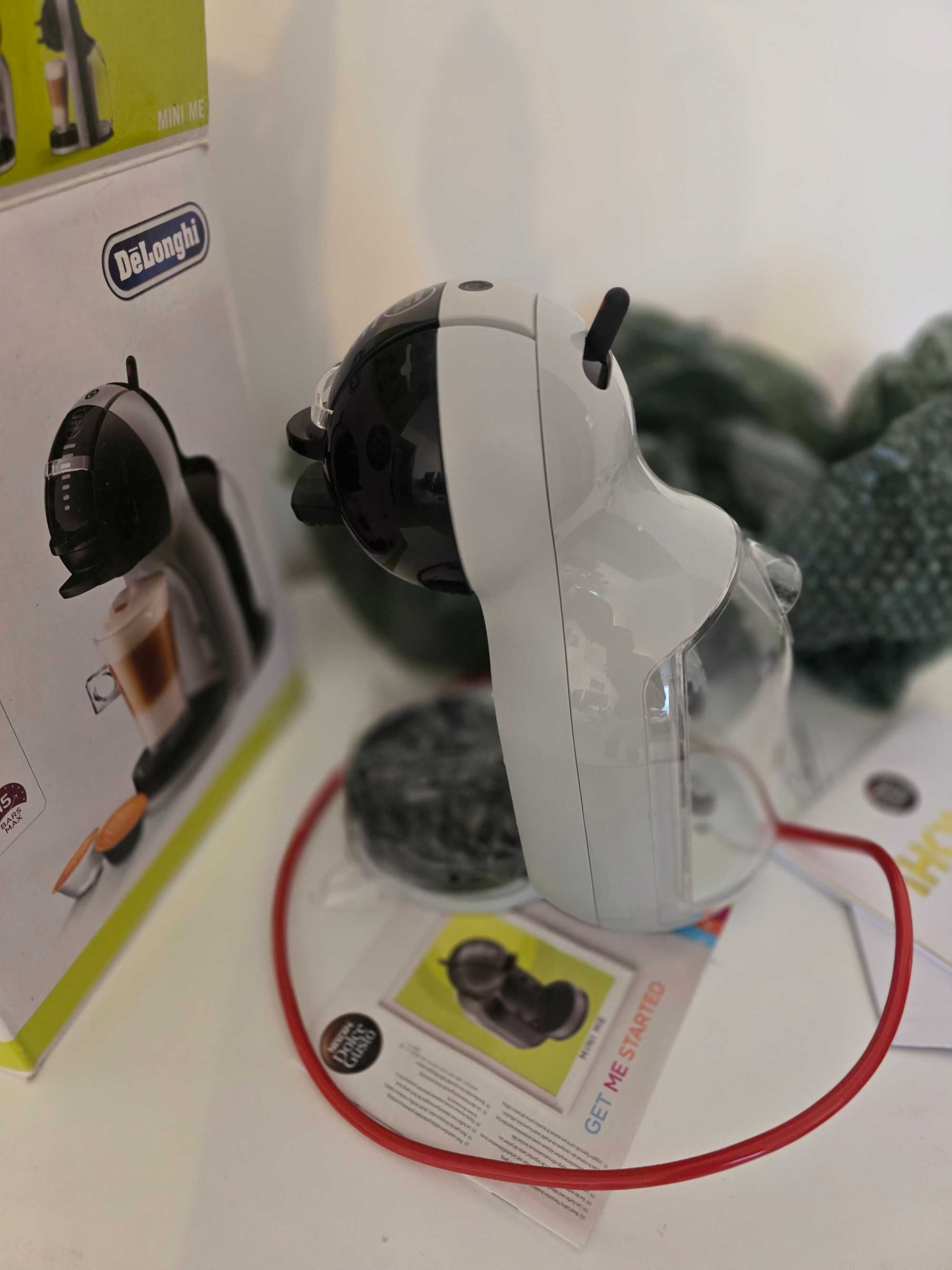 Espressor DeLonghi Mini Me cu capsule, Alb