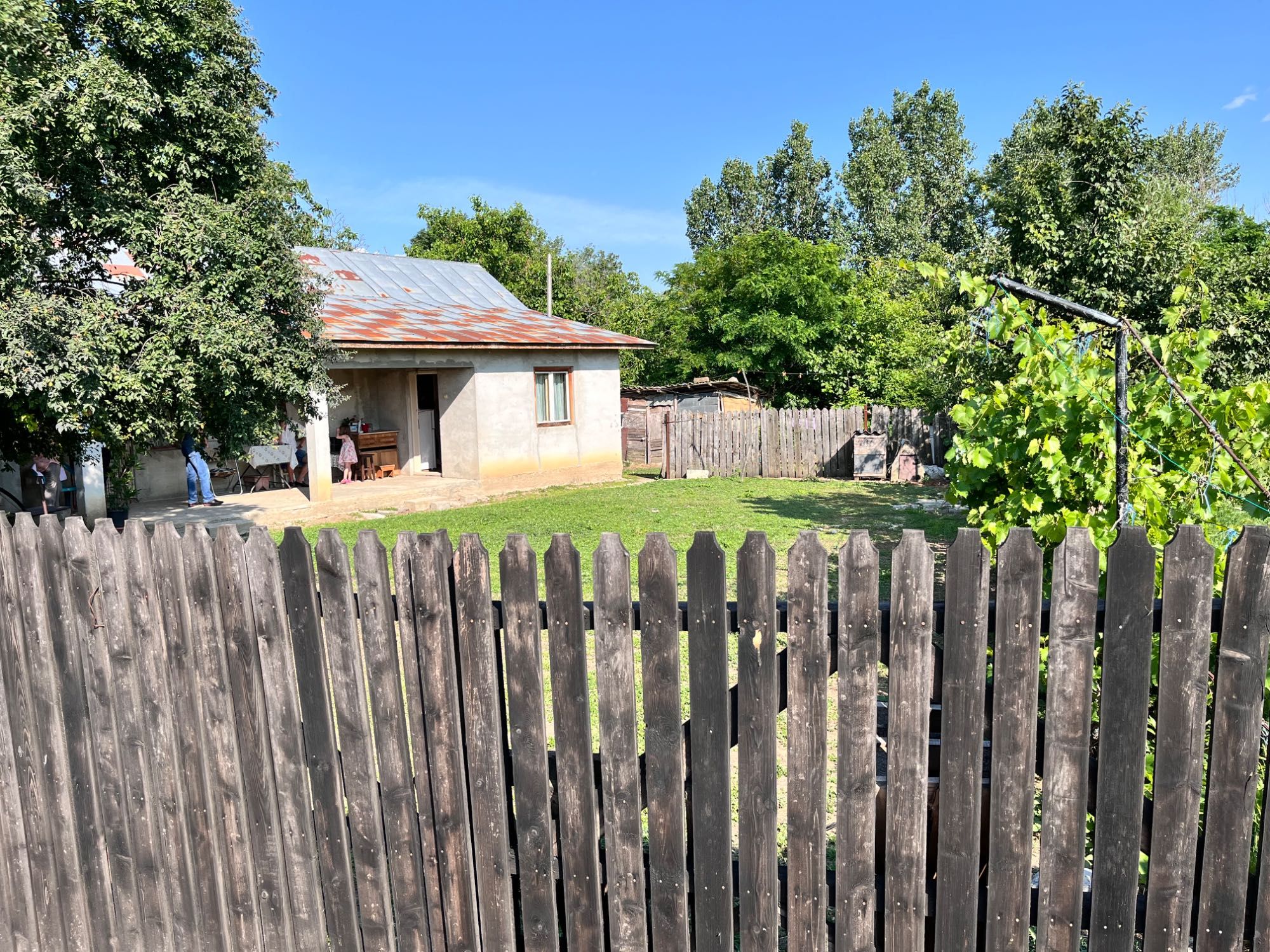 Casa de vanzare la strada principala