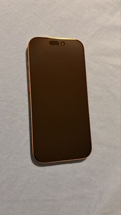 Iphone 16 pro 128 G, tinut in husa