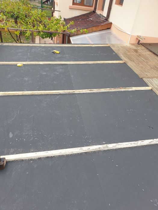 Нови покриви 
Ремонт на покриви 
Хидроизолация 
Метални конструкции 
Д