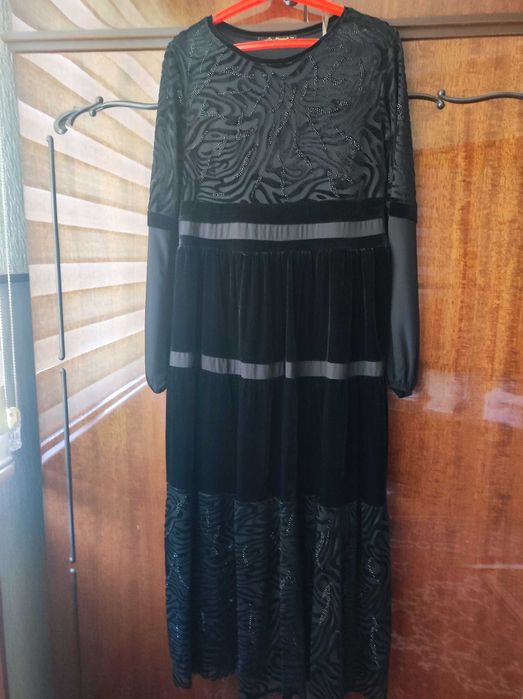 Продам женское платье, материал виллюр с шифоном.