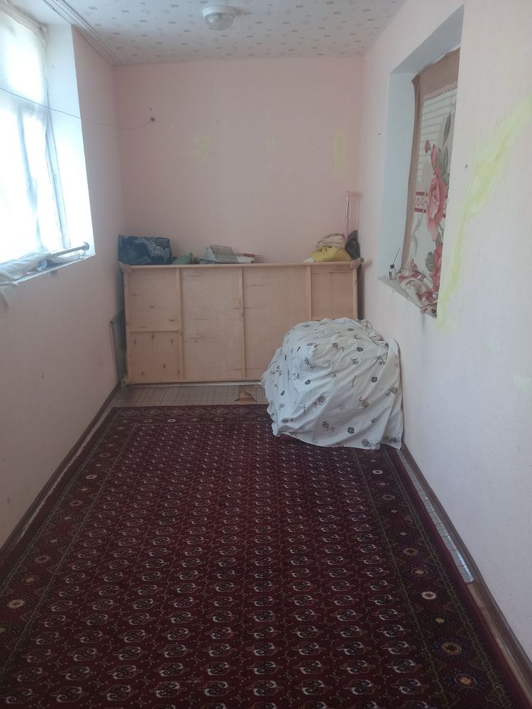 Продаётся 1 ком 40 квад. ОКТЯБРЬ