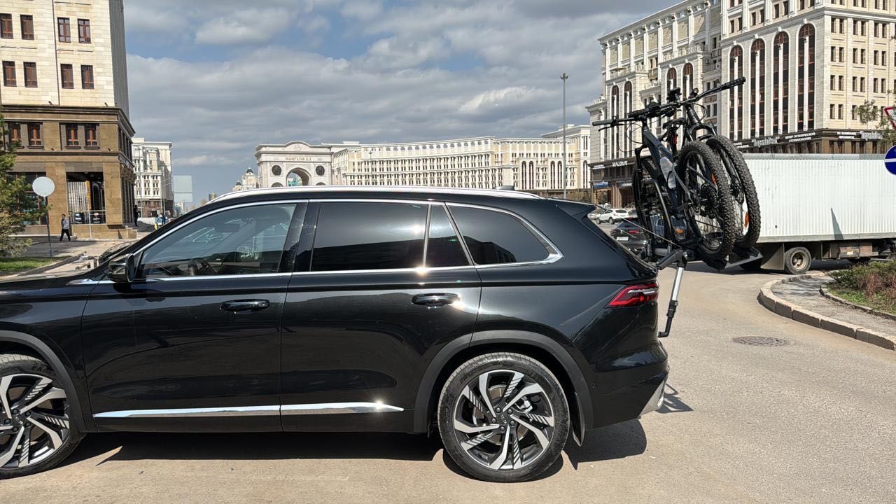 Велокрепление на заднюю дверь  Thule