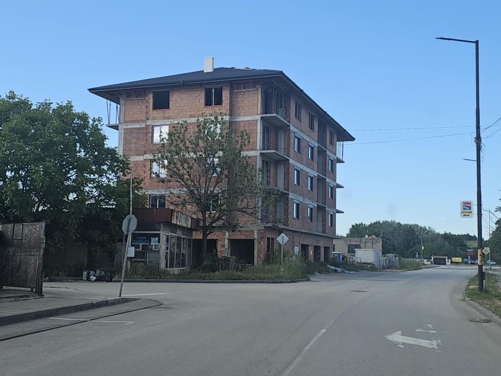 Продава се Тристаен апартамент в Свиленград - 101 кв.м за 10 €/кв.м - Снимка #2