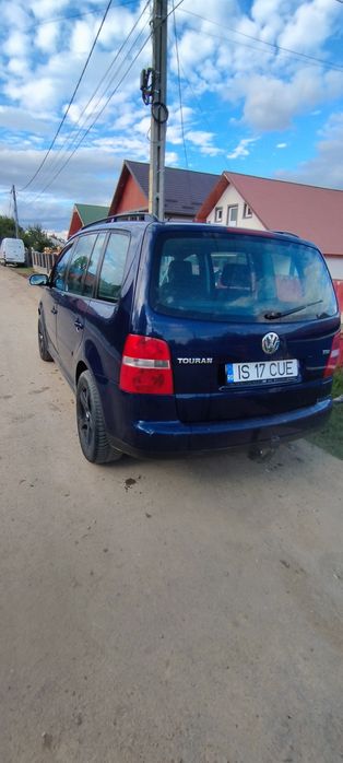 Vând Touran preț 2.800€
