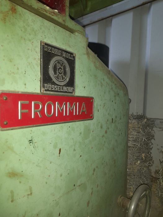 Circular cu masa reglabila si freza marca frommia