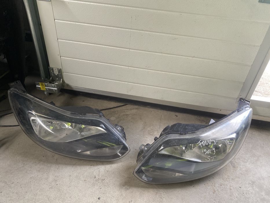 Far-Faruri Ford Focus 3 stanga-dreapta 2011