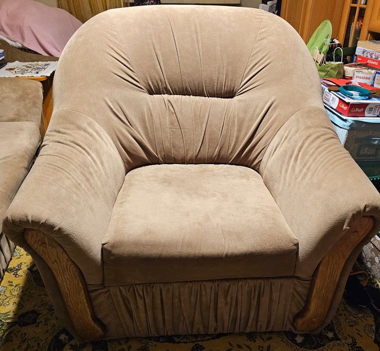 Vând canapea extensibila + 2 fotolii, folosite, in stare foarte bună