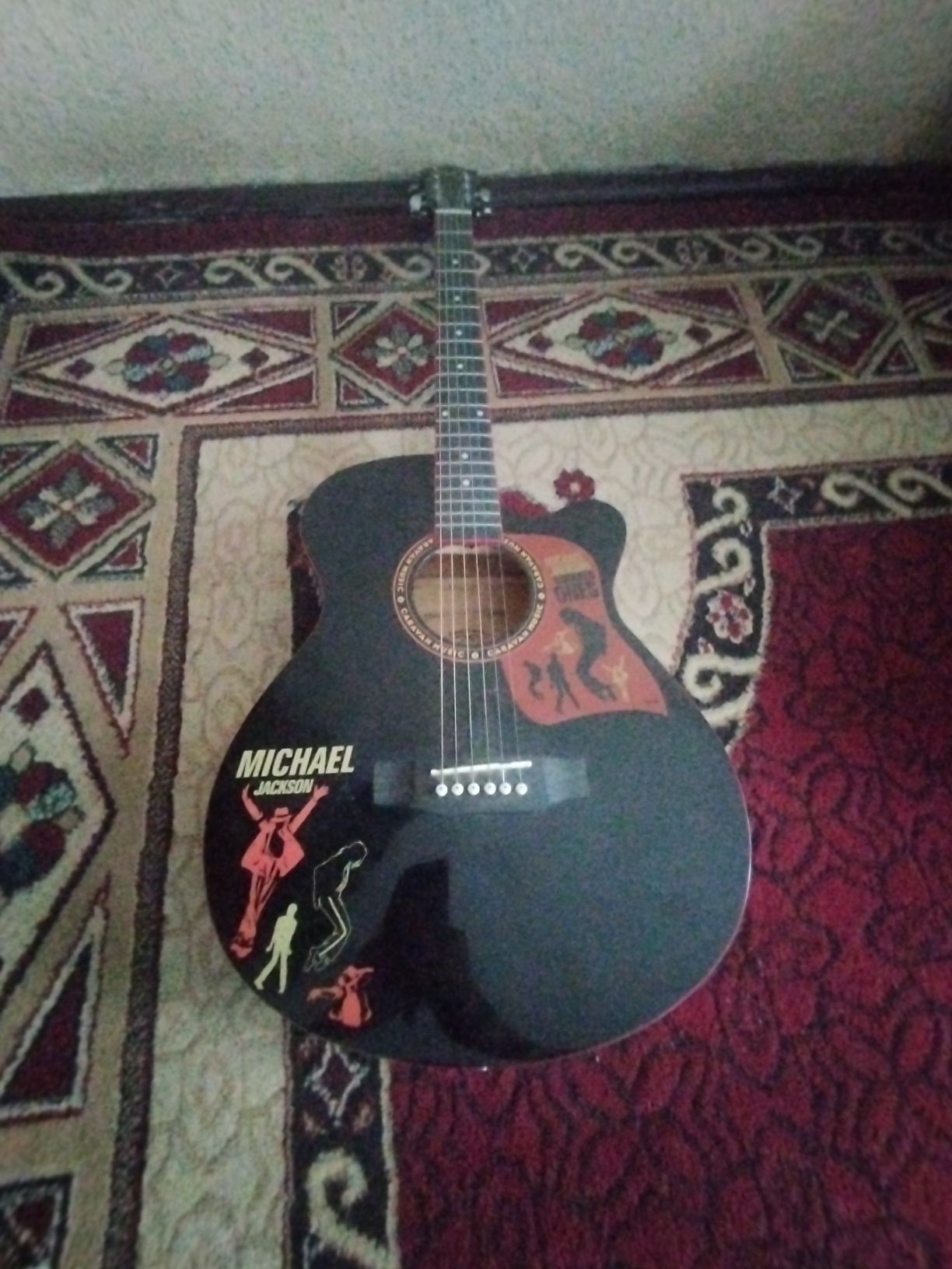 Gitara sotiladi ideal