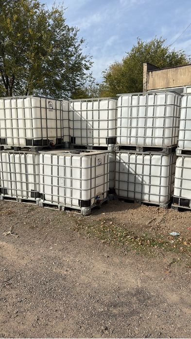 Евро куб . Бочки 1000 литров .Питьевые. В хорошем состоянии.