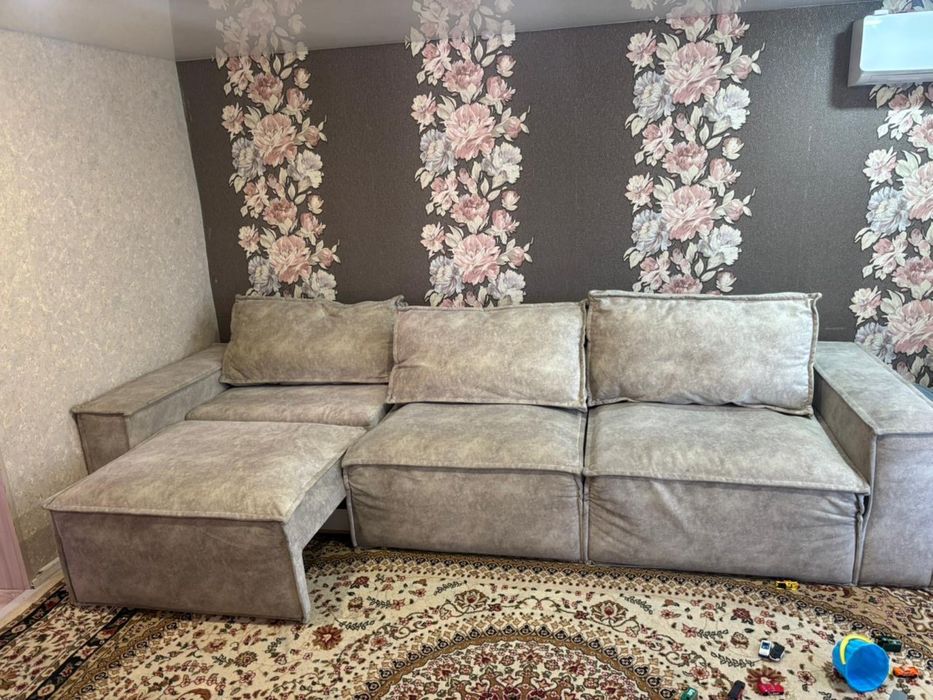 Продам диван для гостинной