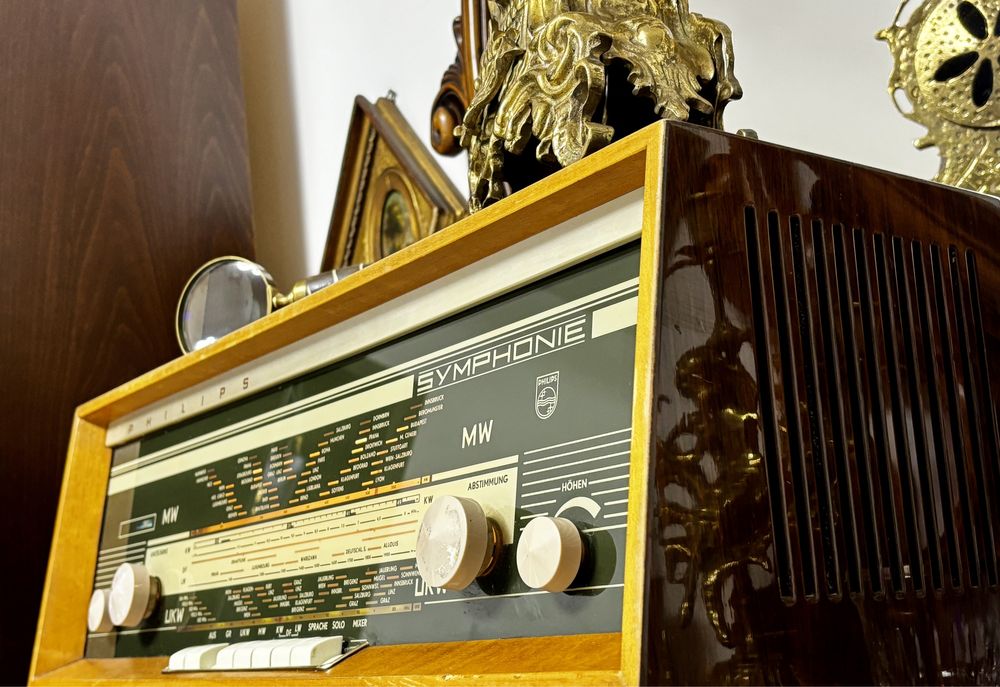 Radio PHILIPS  Symphone vintage pe lampi