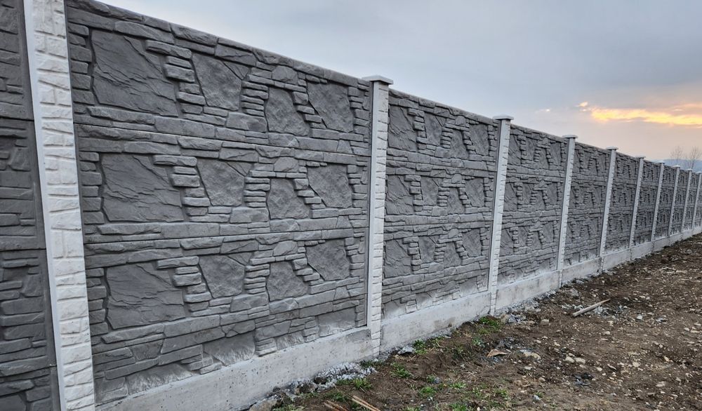 Gard din placi beton/ porti metalice