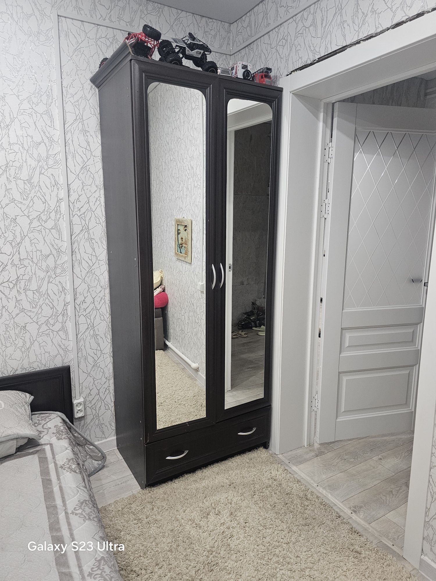 Продам двухспальнюю кровать со шкафом
