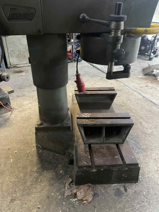 Машина за шлайфане на глави и блокове