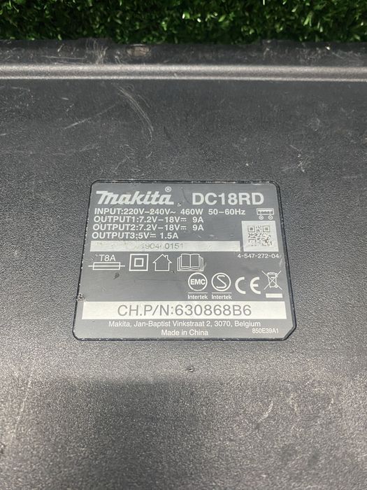 Двойно бързо зарядно Makita