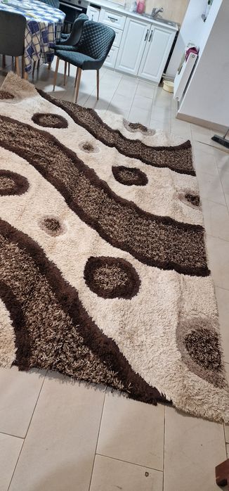 Covor 350/250 maro cu crem , stare foarte bună