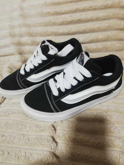 Продаются кроссовки размер 36