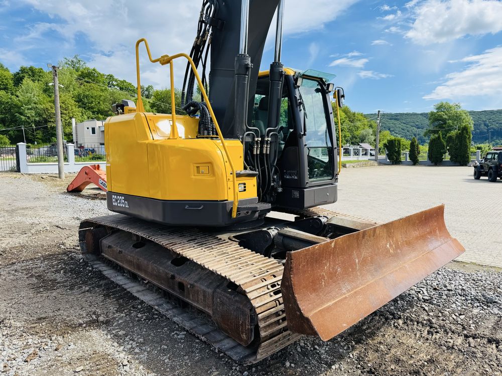 Excavator senile cu lama Volvo ECR 235, an 2014, 28 tone, cupa sapat !